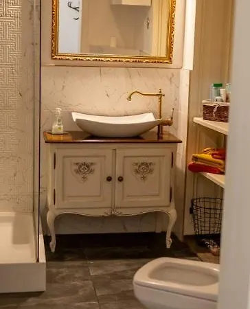 Maxim's Place Apartment *